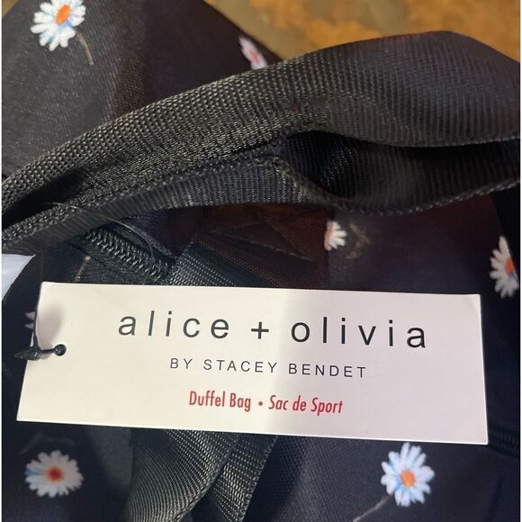 Alice + Olivia Daisy Print Bucket Hat & Duffel Bag Set - Picture 3 of 6